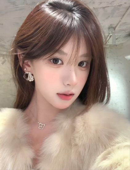 新鲜出炉妹子，操到高潮会叫爸爸可上门-楼中凤