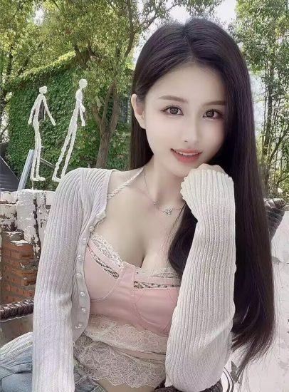 前凸后翘极品长腿美女v-楼中凤